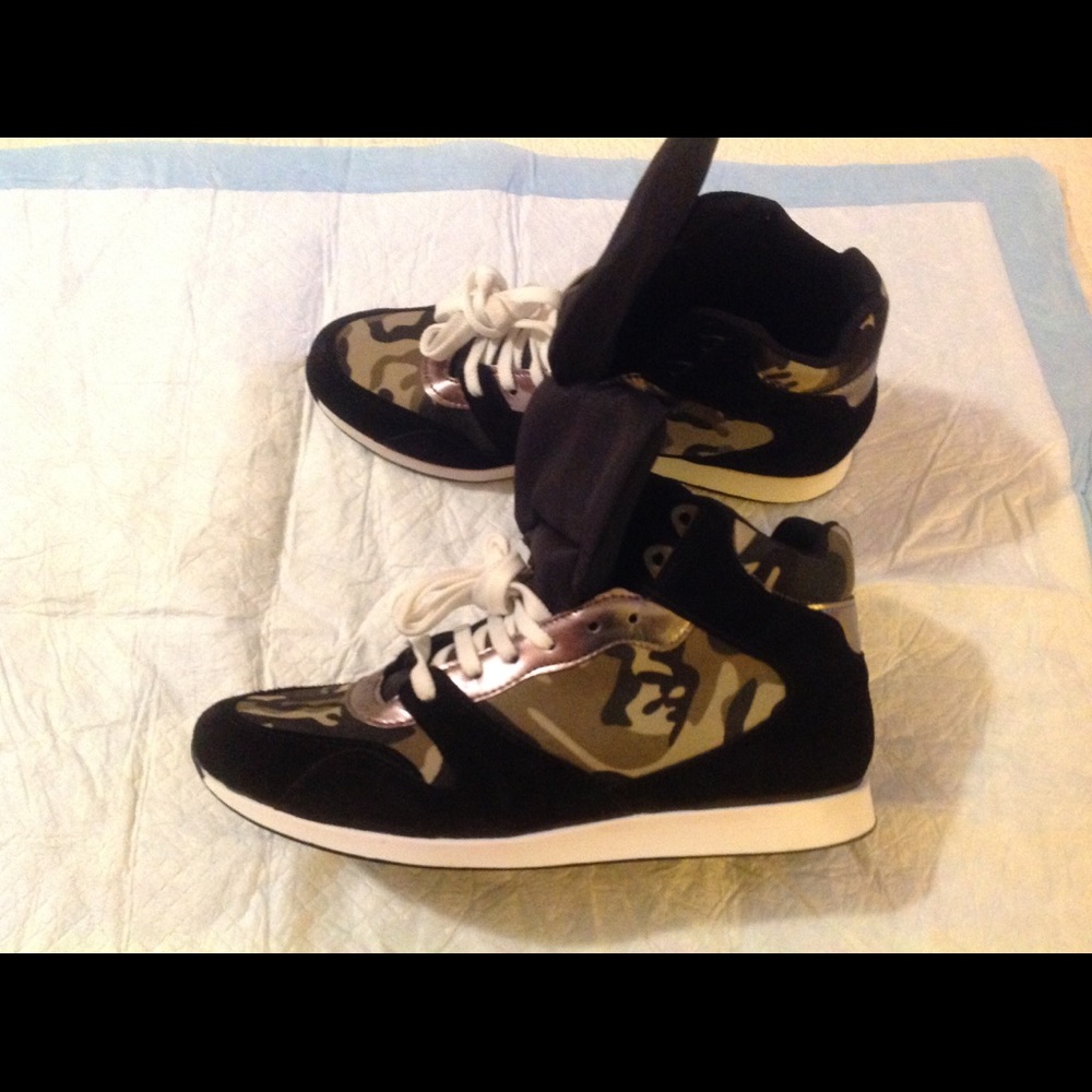Bakers Italian Made sneaker boot 9.5